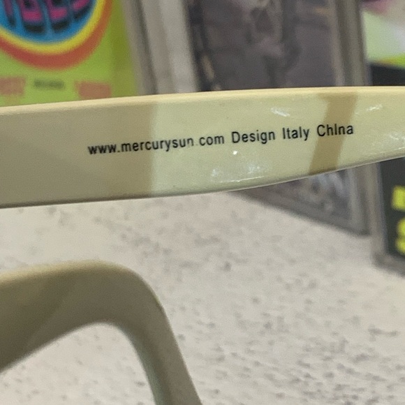 Electric circus Toronto swag sunglasses. - Picture 3 of 6